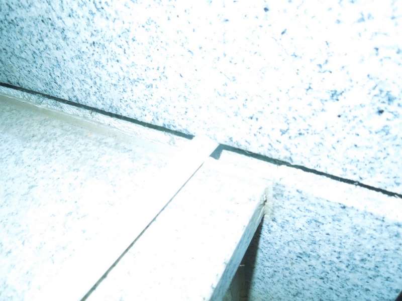 BAU.DE / BAU-Forum: 1. Bild zu Frage "Au&szlig;enstiege kippt: Ursachen, Reparatur & Fundament-Stabilisierung bei &auml;lteren Baujahren?" im BAU-Forum "Modernisierung / Sanierung / Bausch&auml;den"