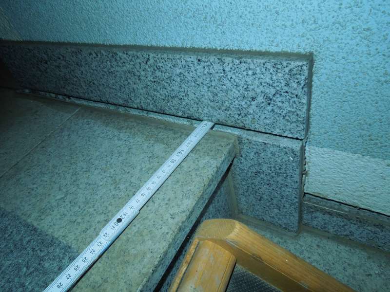 BAU.DE / BAU-Forum: 3. Bild zu Frage "Au&szlig;enstiege kippt: Ursachen, Reparatur & Fundament-Stabilisierung bei &auml;lteren Baujahren?" im BAU-Forum "Modernisierung / Sanierung / Bausch&auml;den"