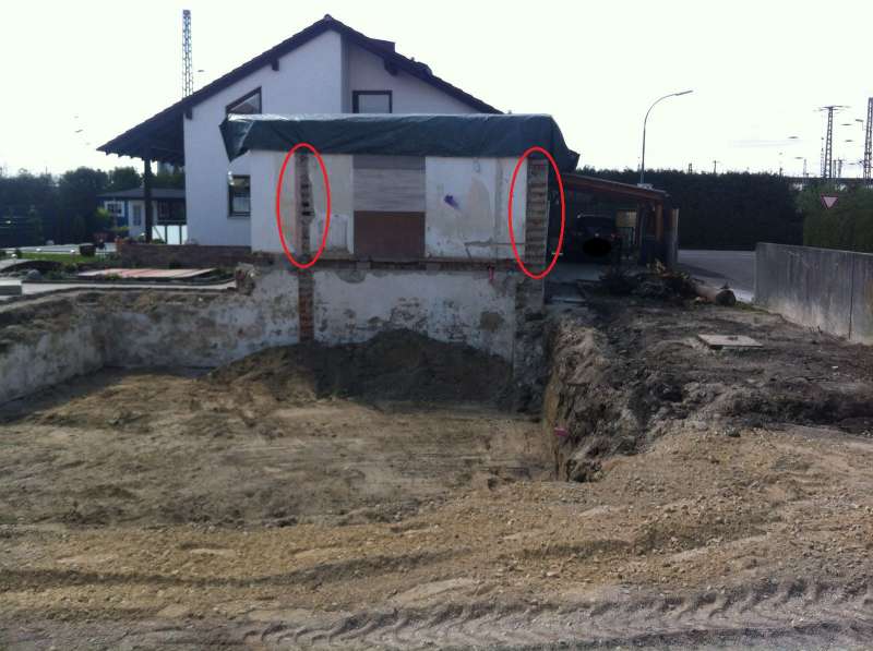 BAU.DE / BAU-Forum: 3. Bild zu Frage "Mauerwerk Sanierung: Kosten, Methoden & Risiken bei stehenbleibenden Mauern?" im BAU-Forum "Modernisierung / Sanierung / Bausch&auml;den"