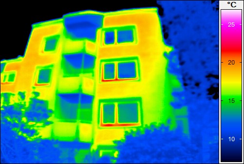 BAU.DE / BAU-Forum: 1. Bild zu Frage "Schimmel in Wohnung: Ursachenanalyse durch Thermografie &ndash; Was zeigen die Bilder?" im BAU-Forum "Modernisierung / Sanierung / Bausch&auml;den"