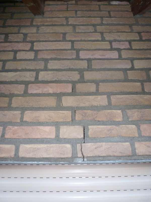 BAU.DE / BAU-Forum: 2. Bild zu Frage "Fenstersturz reparieren: Ursachen, Risiken & Kosten der Instandsetzung?" im BAU-Forum "Modernisierung / Sanierung / Bausch&auml;den"