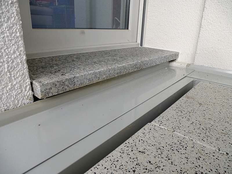 BAU.DE / BAU-Forum: 1. Bild zu Frage "Stolperschwelle Balkont&uuml;r: H&ouml;he, Pflichten & Mietminderung bei Sturzgefahr?" im BAU-Forum "Modernisierung / Sanierung / Bausch&auml;den"