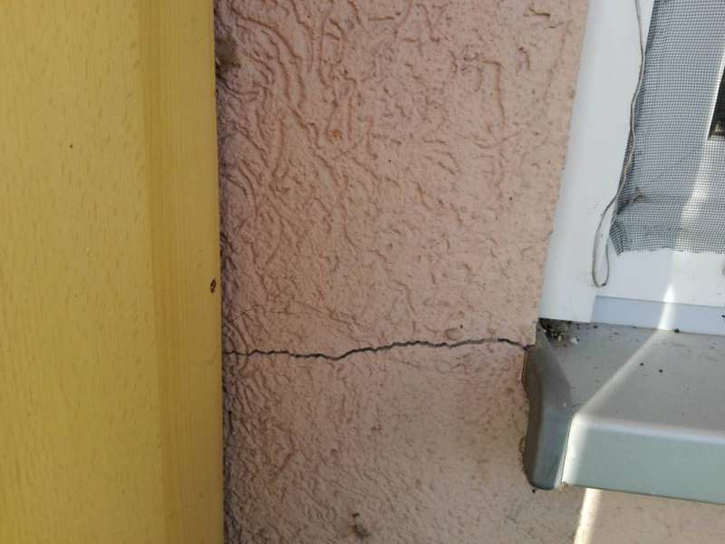 BAU.DE / BAU-Forum: 2. Bild zu Frage "Tragende Wand Riss: Ursachen, Gefahr & Sofortma&szlig;nahmen f&uuml;r Mieter?" im BAU-Forum "Modernisierung / Sanierung / Bausch&auml;den"