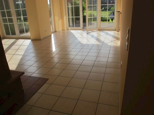 BAU.DE / BAU-Forum: 3. Bild zu Frage "Estrich Risse im Altbau (1995): Ursachen, Sanierung & Statik-Risiko?" im BAU-Forum "Modernisierung / Sanierung / Bausch&auml;den"