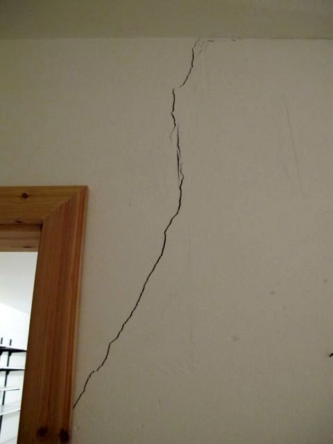 BAU.DE / BAU-Forum: 4. Bild zu Frage "Estrich Risse im Altbau (1995): Ursachen, Sanierung & Statik-Risiko?" im BAU-Forum "Modernisierung / Sanierung / Bausch&auml;den"