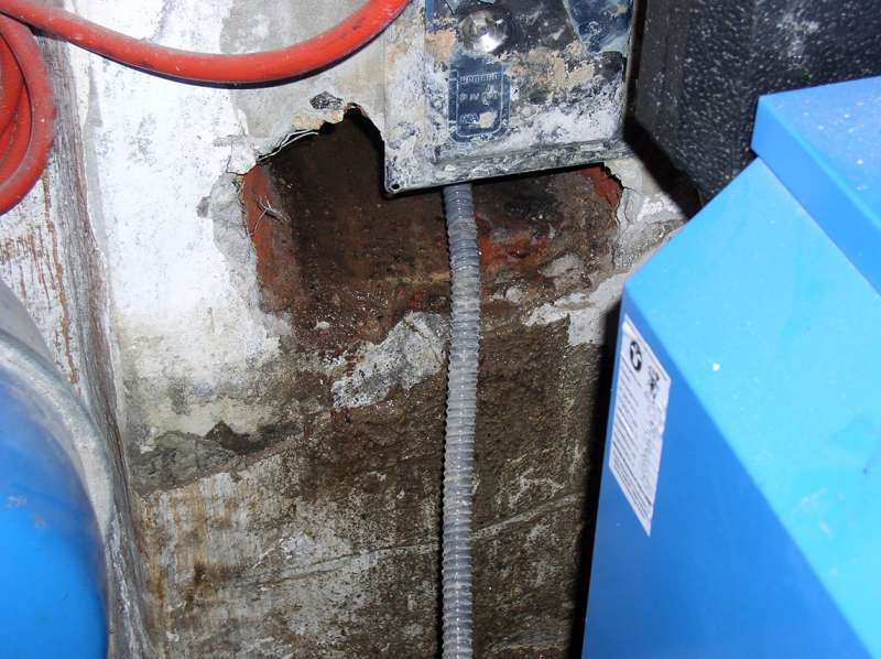 BAU.DE / BAU-Forum: 2. Bild zu Antwort "Der Kamin" auf die Frage "Wasser im Kaminschacht: Ursachen, Gefahren & Sofortma&szlig;nahmen?" im BAU-Forum "Modernisierung / Sanierung / Bausch&auml;den"