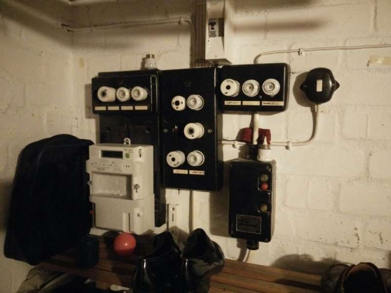 BAU.DE / BAU-Forum: 1. Bild zu Frage "Reihenhaussanierung 1963: Elektrik, Wasserleitungen, Heizung &ndash; Kosten & Vorgehen?" im BAU-Forum "Modernisierung / Sanierung / Bausch&auml;den"