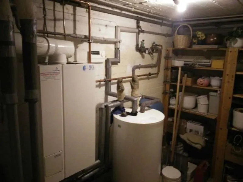 BAU.DE / BAU-Forum: 2. Bild zu Frage "Reihenhaussanierung 1963: Elektrik, Wasserleitungen, Heizung &ndash; Kosten & Vorgehen?" im BAU-Forum "Modernisierung / Sanierung / Bausch&auml;den"