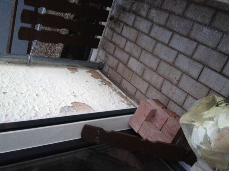 BAU.DE / BAU-Forum: 2. Bild zu Antwort "Balkon oder Terrasse? Klare Definition des Bauelements" auf die Frage "Feuchtigkeit im Mauerwerk durch Balkonanschluss: Ursachen, Sanierung & Kosten?" im BAU-Forum "Modernisierung / Sanierung / Bausch&auml;den"