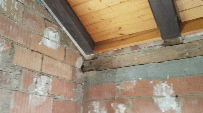 BAU.DE / BAU-Forum: 2. Bild zu Frage "Dachd&auml;mmung, Seitenwand & Decke abh&auml;ngen: Anleitung, Material & Risiken im Altbau?" im BAU-Forum "Modernisierung / Sanierung / Bausch&auml;den"
