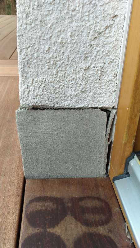 BAU.DE / BAU-Forum: 3. Bild zu Frage "Sockel löst sich vom Mauerwerk: Ursachen, Risiken & Sanierungskosten?" im BAU-Forum "Modernisierung / Sanierung / Bauschäden" BAU.DE / BAU-Forum: 3. Bild zu Frage "Sockel löst sich vom Mauerwerk: Ursachen, Risiken & Sanierungskosten?" im BAU-Forum "Modernisierung / Sanierung / Bauschäden"