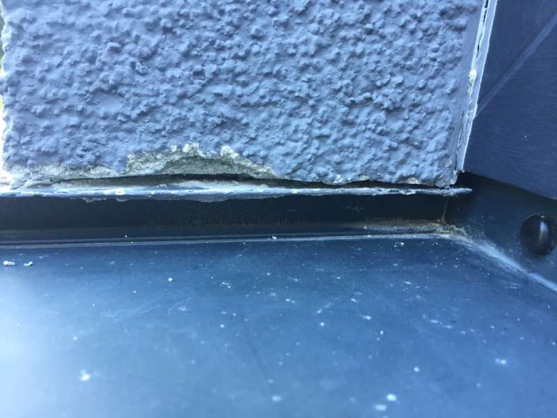 BAU.DE / BAU-Forum: 1. Bild zu Frage "Putzrisse am Fensteranschluss: Ursachen, Reparatur & Abdichtung vom Fachbetrieb?" im BAU-Forum "Modernisierung / Sanierung / Bausch&auml;den"
