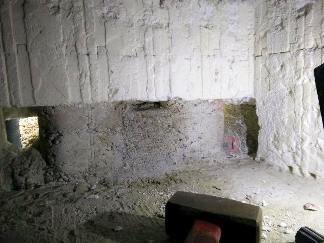 BAU.DE / BAU-Forum: 2. Bild zu Antwort "Styroporstege verschlie&szlig;en: Auswirkungen und Dichtschl&auml;mme-Haftung" auf die Frage "Au&szlig;enwand freigraben beim Isorast-Haus: Maximale Grabungstiefe ohne Grundbruch?" im BAU-Forum "Modernisierung / Sanierung / Bausch&auml;den"