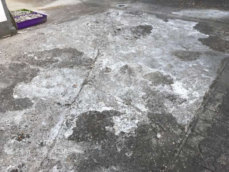 BAU.DE / BAU-Forum: 1. Bild zu Frage "Innenhof sanieren: Ausgleichsmasse, Belag & Frostschutz &ndash; Kosten, Aufbau & Tipps?" im BAU-Forum "Modernisierung / Sanierung / Bausch&auml;den"