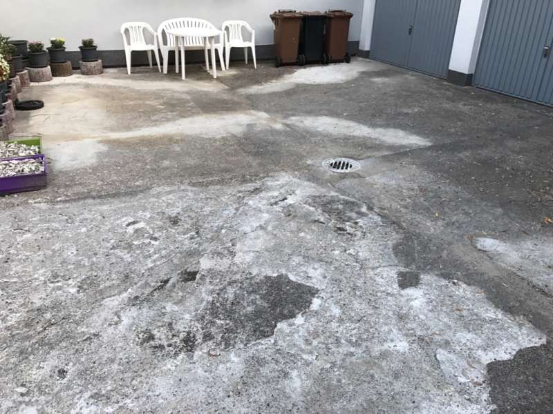 BAU.DE / BAU-Forum: 3. Bild zu Frage "Innenhof sanieren: Ausgleichsmasse, Belag & Frostschutz &ndash; Kosten, Aufbau & Tipps?" im BAU-Forum "Modernisierung / Sanierung / Bausch&auml;den"