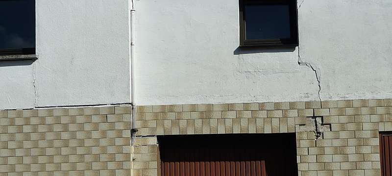 BAU.DE / BAU-Forum: 2. Bild zu Frage "Setzrisse im Haus: Ursachen, Gefahren & Sanierungskosten f&uuml;r tragende W&auml;nde?" im BAU-Forum "Modernisierung / Sanierung / Bausch&auml;den"