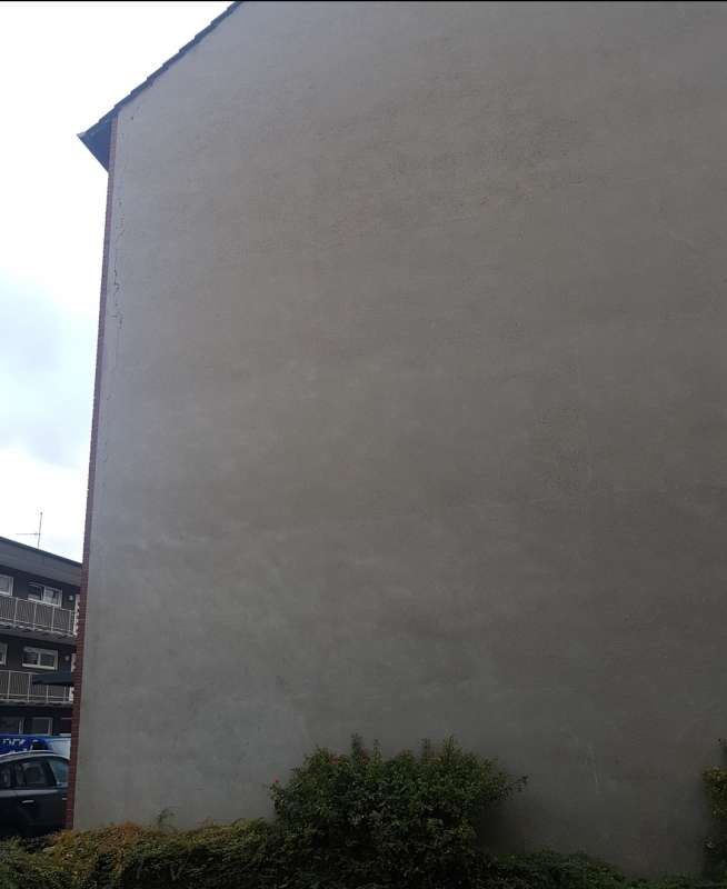 BAU.DE / BAU-Forum: 1. Bild zu Frage "Wandrisse Außenwand: Ursachen erkennen, Sanierung & Kosten im Überblick" im BAU-Forum "Modernisierung / Sanierung / Bauschäden" BAU.DE / BAU-Forum: 1. Bild zu Frage "Wandrisse Außenwand: Ursachen erkennen, Sanierung & Kosten im Überblick" im BAU-Forum "Modernisierung / Sanierung / Bauschäden"