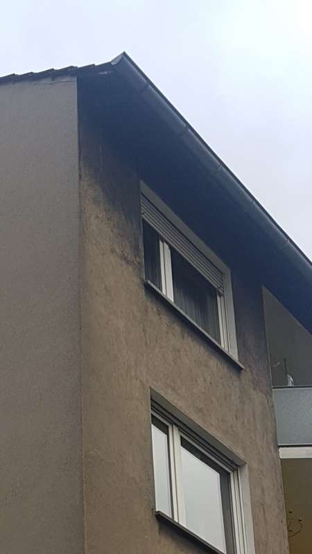 BAU.DE / BAU-Forum: 2. Bild zu Antwort "Wandrisse durch Dachschaden? Mögliche Ursache" auf die Frage "Wandrisse Außenwand: Ursachen erkennen, Sanierung & Kosten im Überblick" im BAU-Forum "Modernisierung / Sanierung / Bauschäden" BAU.DE / BAU-Forum: 2. Bild zu Antwort "Wandrisse durch Dachschaden? Mögliche Ursache" auf die Frage "Wandrisse Außenwand: Ursachen erkennen, Sanierung & Kosten im Überblick" im BAU-Forum "Modernisierung / Sanierung / Bauschäden"