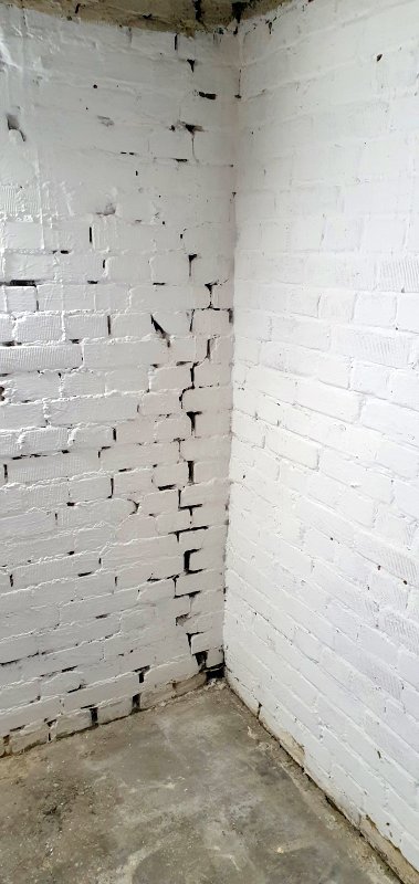 BAU.DE / BAU-Forum: 2. Bild zu Frage "Kellerdecke bauchig & Risse in Wand: Einsturzgefahr? Statiker-Pr&uuml;fung!" im BAU-Forum "Modernisierung / Sanierung / Bausch&auml;den"