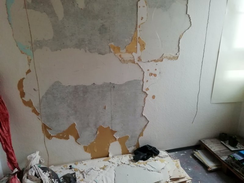 BAU.DE / BAU-Forum: 1. Bild zu Frage "Asbest unter Tapete entdeckt: Sofortma&szlig;nahmen, Risiken & Sanierungskosten?" im BAU-Forum "Modernisierung / Sanierung / Bausch&auml;den"