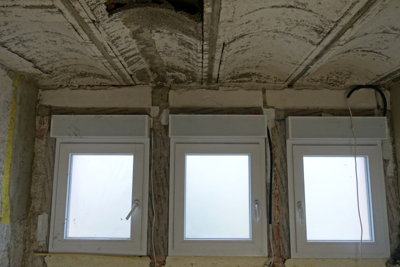 BAU.DE / BAU-Forum: 1. Bild zu Frage "Badsanierung: Styroporplatten auf Rollladenkasten &ndash; Machbarkeit, Risiken & Alternativen?" im BAU-Forum "Modernisierung / Sanierung / Bausch&auml;den"