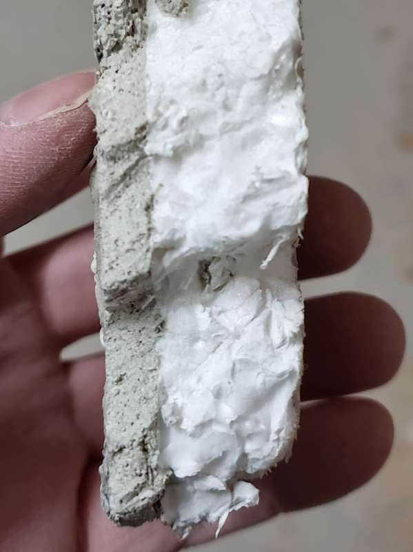 BAU.DE / BAU-Forum: 3. Bild zu Frage "Asbest erkennen: Bildanalyse, typische Materialien & Risiken im Altbau der 60er" im BAU-Forum "Modernisierung / Sanierung / Bausch&auml;den"