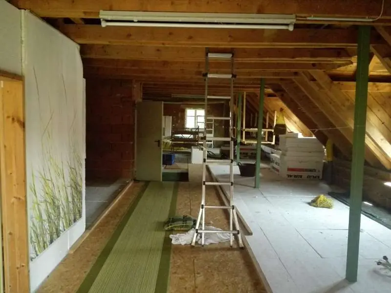 BAU.DE / BAU-Forum: 2. Bild zu Frage "Dachbodenausbau 180m&sup2;: Kosten f&uuml;r Wohnung mit Bad, K&uuml;che & Heizung? Angebotspreise" im BAU-Forum "Modernisierung / Sanierung / Bausch&auml;den"