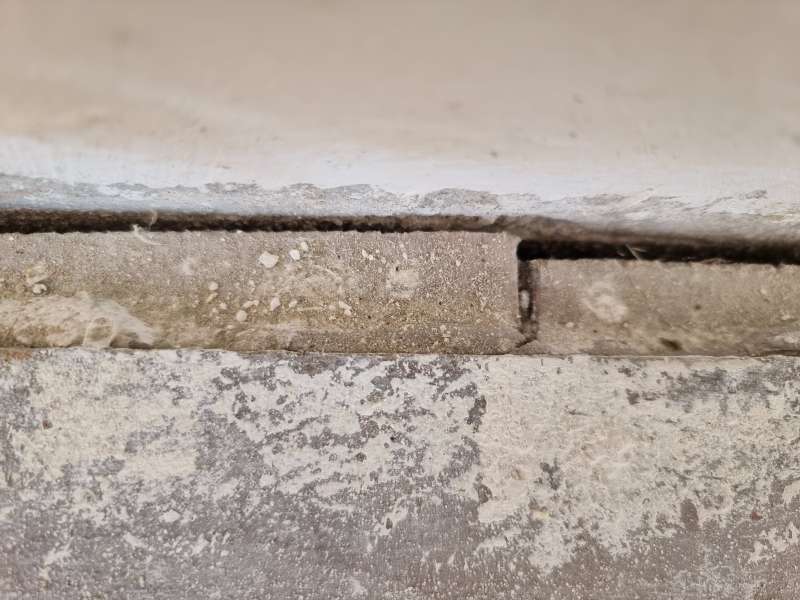 BAU.DE / BAU-Forum: 1. Bild zu Frage "Asbest in alten Verbundplatten? Dielenboden-Sanierung im Altbau (1953)" im BAU-Forum "Modernisierung / Sanierung / Bausch&auml;den"
