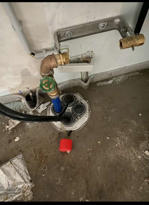 BAU.DE / BAU-Forum: 4. Bild zu Frage "Wasserschaden Neubau: Ursachen, Sofortma&szlig;nahmen, Verantwortlichkeiten & Versicherung?" im BAU-Forum "Modernisierung / Sanierung / Bausch&auml;den"