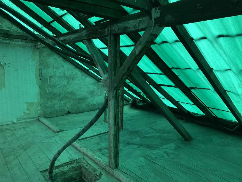 BAU.DE / BAU-Forum: 1. Bild zu Frage "Dachgeschossausbau: Statik mangelhaft & Dachloggia undicht &ndash; Rechte, Kosten, Sanierung?" im BAU-Forum "Modernisierung / Sanierung / Bausch&auml;den"