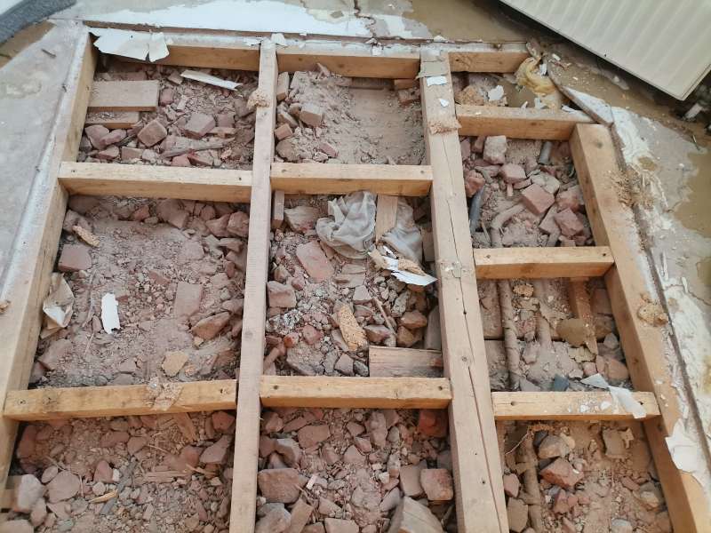 BAU.DE / BAU-Forum: 2. Bild zu Frage "Holzbalkendecke sanieren: Aufbau, D&auml;mmung, Dielen & Trockenestrich &ndash; Probleme mit Schutt?" im BAU-Forum "Modernisierung / Sanierung / Bausch&auml;den"