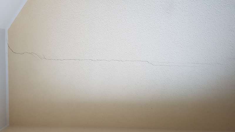 BAU.DE / BAU-Forum: 3. Bild zu Frage "Risse im Treppenhaus: Ursachen, Risiken & Kosten f&uuml;r K&auml;ufer im Mehrfamilienhaus?" im BAU-Forum "Modernisierung / Sanierung / Bausch&auml;den"