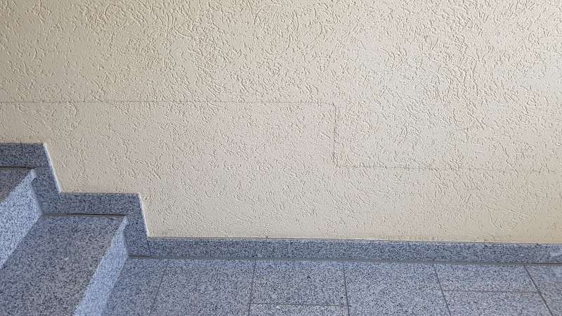 BAU.DE / BAU-Forum: 5. Bild zu Frage "Risse im Treppenhaus: Ursachen, Risiken & Kosten f&uuml;r K&auml;ufer im Mehrfamilienhaus?" im BAU-Forum "Modernisierung / Sanierung / Bausch&auml;den"