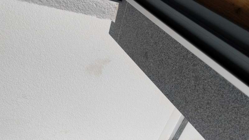 BAU.DE / BAU-Forum: 3. Bild zu Frage "Gelbbraune Flecken Fassade nach Regen: Ursachen, Analyse & Beseitigung der Verfärbung?" im BAU-Forum "Modernisierung / Sanierung / Bauschäden" BAU.DE / BAU-Forum: 3. Bild zu Frage "Gelbbraune Flecken Fassade nach Regen: Ursachen, Analyse & Beseitigung der Verfärbung?" im BAU-Forum "Modernisierung / Sanierung / Bauschäden"