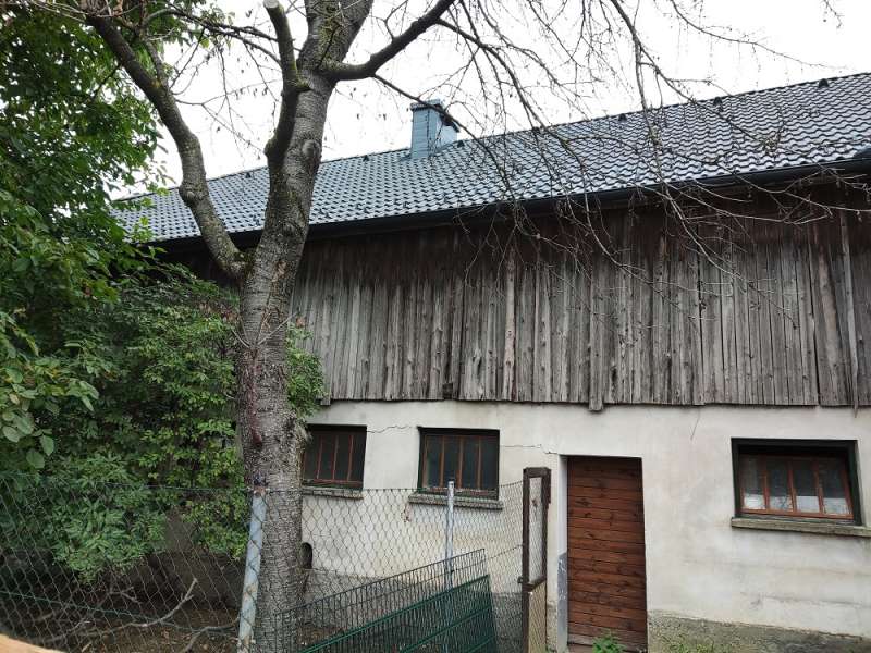 BAU.DE / BAU-Forum: 1. Bild zu Frage "Besch&auml;digte Au&szlig;enwand am Stall: Statik gef&auml;hrdet? Ursachen, Risiken & Sanierung" im BAU-Forum "Modernisierung / Sanierung / Bausch&auml;den"