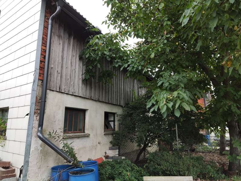 BAU.DE / BAU-Forum: 2. Bild zu Frage "Besch&auml;digte Au&szlig;enwand am Stall: Statik gef&auml;hrdet? Ursachen, Risiken & Sanierung" im BAU-Forum "Modernisierung / Sanierung / Bausch&auml;den"