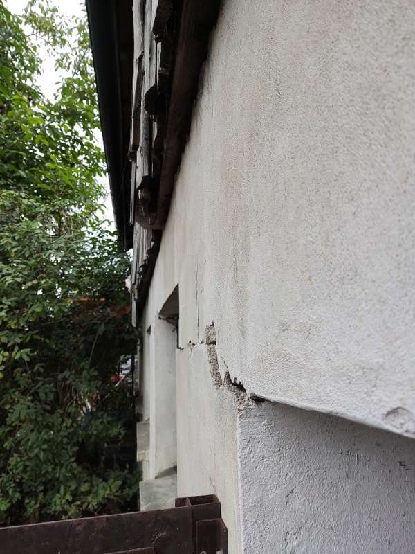 BAU.DE / BAU-Forum: 4. Bild zu Frage "Besch&auml;digte Au&szlig;enwand am Stall: Statik gef&auml;hrdet? Ursachen, Risiken & Sanierung" im BAU-Forum "Modernisierung / Sanierung / Bausch&auml;den"