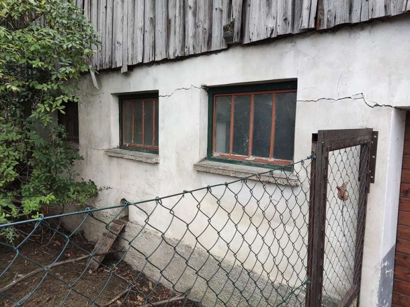 BAU.DE / BAU-Forum: 5. Bild zu Frage "Besch&auml;digte Au&szlig;enwand am Stall: Statik gef&auml;hrdet? Ursachen, Risiken & Sanierung" im BAU-Forum "Modernisierung / Sanierung / Bausch&auml;den"