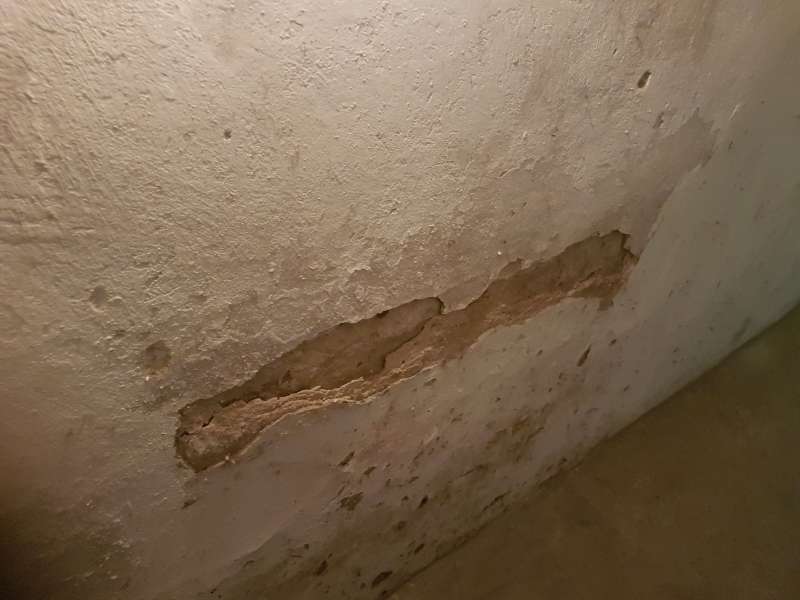 BAU.DE / BAU-Forum: 3. Bild zu Frage "Bruchsteinkeller verputzen/ vormauern" im Forum "Modernisierung / Sanierung / Bausch&auml;den"