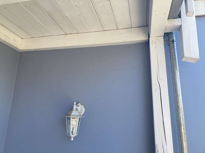 BAU.DE / BAU-Forum: 1. Bild zu Frage "Risse im Au&szlig;enputz am Hanghaus nach 8 Jahren" im BAU-Forum "Modernisierung / Sanierung / Bausch&auml;den"