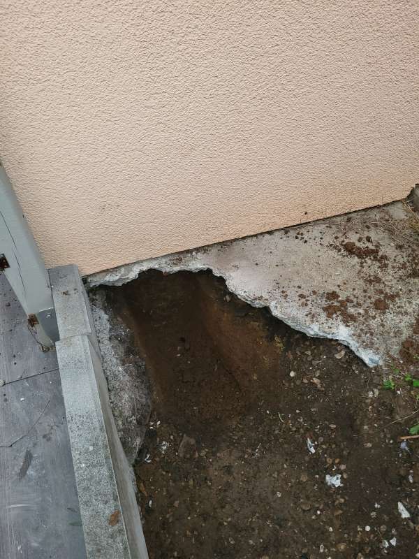 BAU.DE / BAU-Forum: 1. Bild zu Frage "Der Feuchtigkeit auf den Grund gehen - Kellerwand massiv?" im BAU-Forum "Modernisierung / Sanierung / Bausch&auml;den"