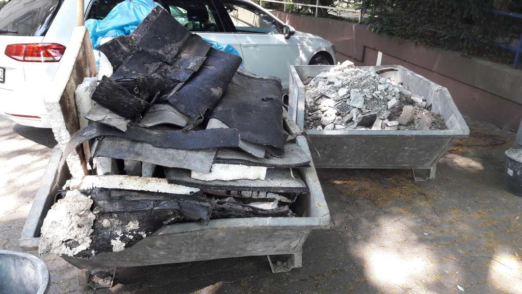 BAU.DE / BAU-Forum: 4. Bild zu Antwort "Loggia Sanierung: Variante B &ndash; Komplettsanierung mit Drainrinne" auf die Frage "Loggia Sanierung: Aufbau, Abdichtungsprobleme & korrekte Ausf&uuml;hrung &ndash; Reihenfolge der Gewerke?" im BAU-Forum "Modernisierung / Sanierung / Bausch&auml;den"