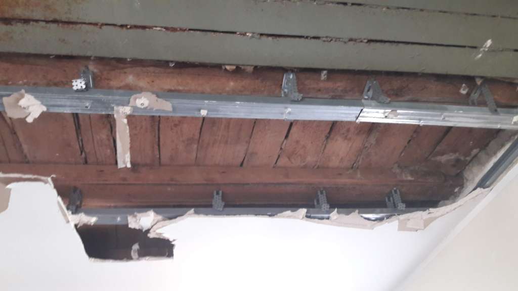 BAU.DE / BAU-Forum: 1. Bild zu Antwort "Hier noch drei weitere Fotos" auf die Frage "Loggia Sanierung: Aufbau, Abdichtungsprobleme & korrekte Ausf&uuml;hrung &ndash; Reihenfolge der Gewerke?" im BAU-Forum "Modernisierung / Sanierung / Bausch&auml;den"