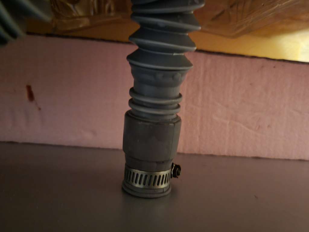 BAU.DE / BAU-Forum: 3. Bild zu Frage "Zwei Siphons auf einer Leitung m&ouml;glich?" im BAU-Forum "Modernisierung / Sanierung / Bausch&auml;den"