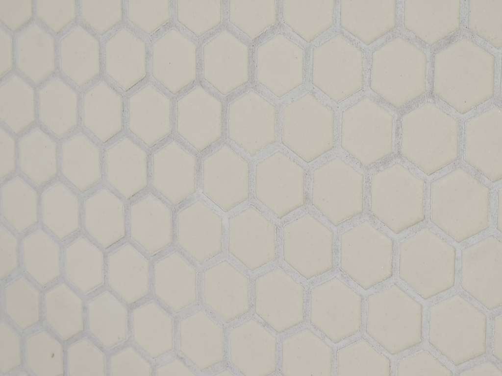 BAU.DE / BAU-Forum: 3. Bild zu Antwort "Gutachter Einsch&auml;tzung Mosaikfliesen" auf die Frage "Wei&szlig;er Schleier auf Fliesen nach Verfugen: Ursachen, Entfernung & Vorbeugung?" im BAU-Forum "Modernisierung / Sanierung / Bausch&auml;den"