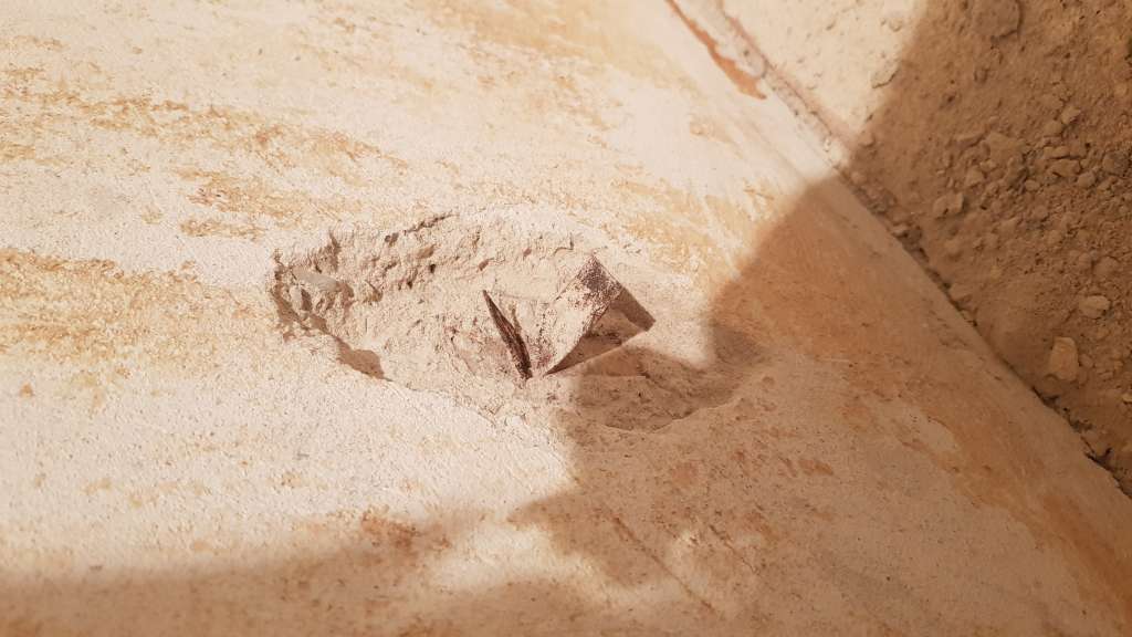 BAU.DE / BAU-Forum: 1. Bild zu Frage "Metallbleche in Kellerwand - Rost nach Wasserschaden behandeln?" im BAU-Forum "Modernisierung / Sanierung / Bausch&auml;den"