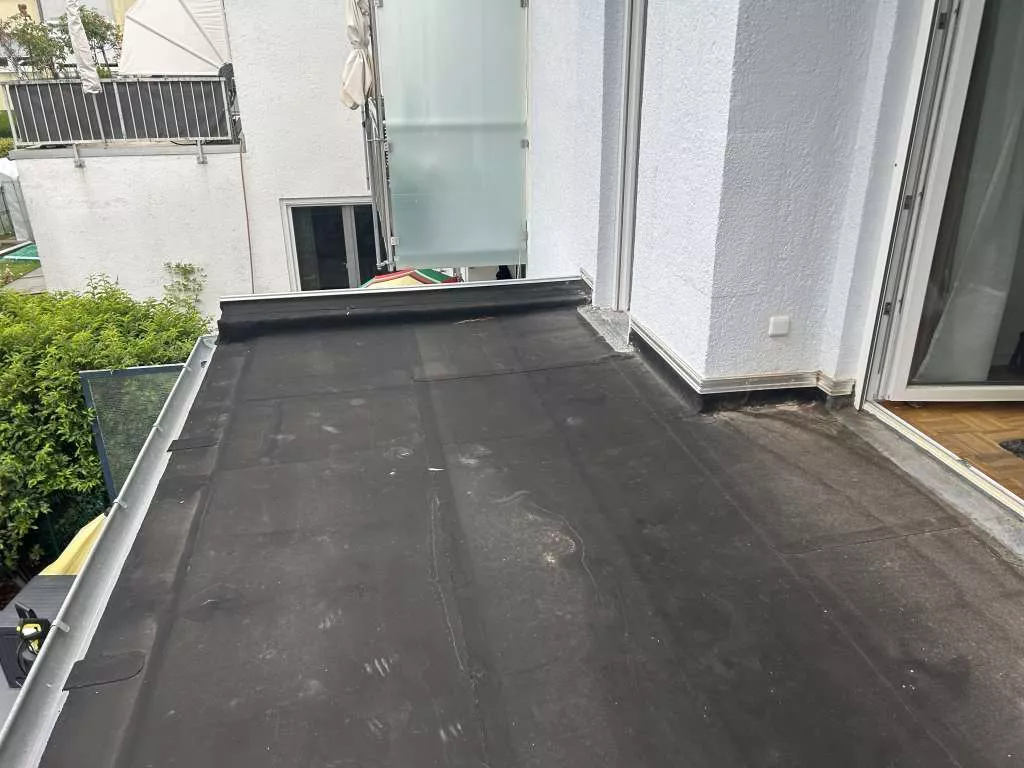 BAU-Forumsbeitrag: Balkonbelag auf Bitumenbahn: Triflex oder Watec 3e mit Dünnbettverfahren?