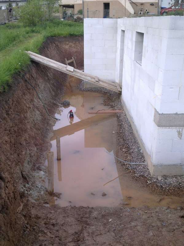 BAU.DE / BAU-Forum: 1. Bild zu Frage "Regenwasser versickern & Drainage: Bodengutachten, Durchl&auml;ssigkeit & Kosten?" im BAU-Forum "Tiefbau und Spezialtiefbau"