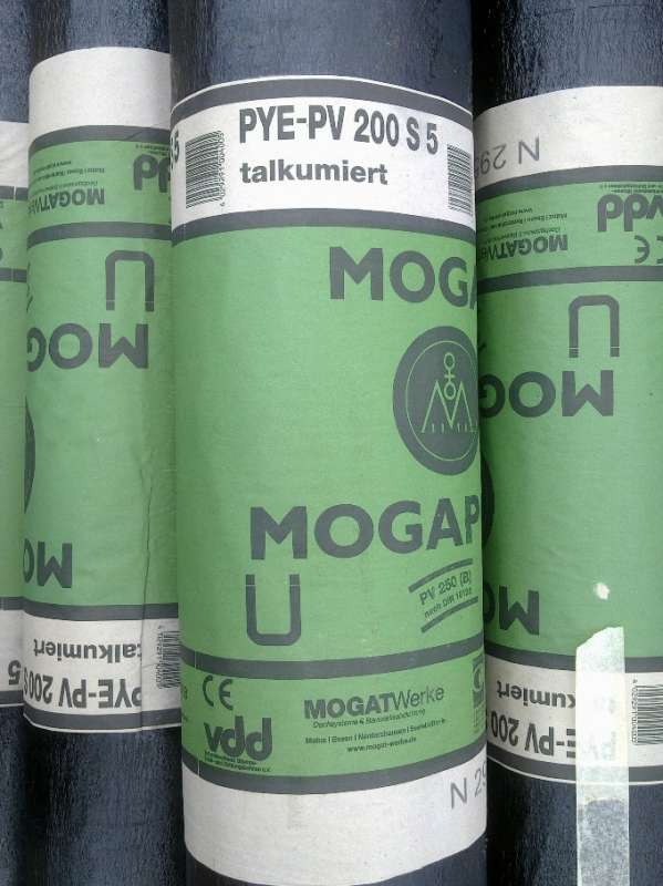 BAU.DE / BAU-Forum: 1. Bild zu Antwort "Schwarze Wanne: Kellerabdichtung mit Schwei&szlig;bahn korrekt?" auf die Frage "Regenwasser versickern & Drainage: Bodengutachten, Durchl&auml;ssigkeit & Kosten?" im BAU-Forum "Tiefbau und Spezialtiefbau"