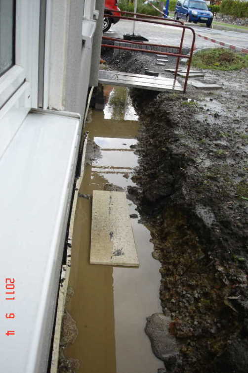 BAU.DE / BAU-Forum: 2. Bild zu Antwort "Bodenplatte vertikal abdichten &ndash; Methoden und Materialien" auf die Frage "Bodenplatte Vertikalabdichtung: Methoden, Materialien & Kosten im &Uuml;berblick" im BAU-Forum "Tiefbau und Spezialtiefbau"